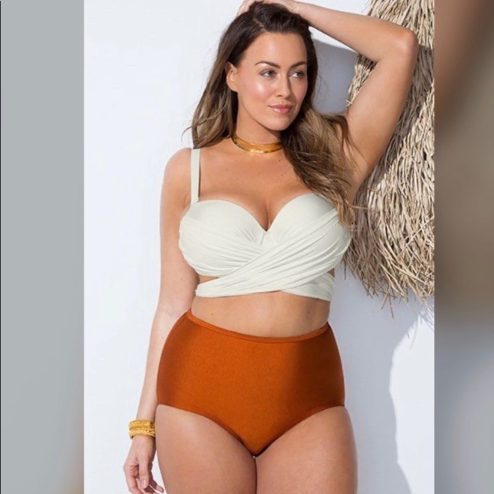 Gabifresh bikini size 18D/DD top and 20 bottoms